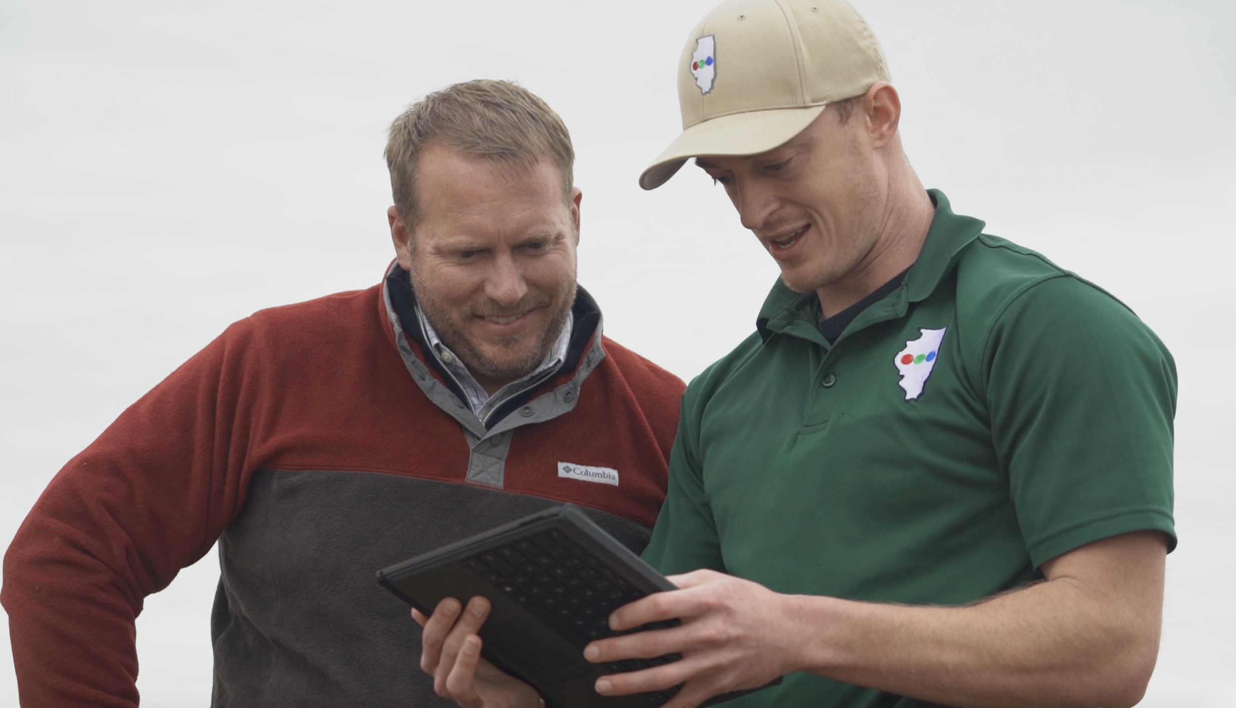 精确保护专家Clay Bess和参与PCM的农民Curt Elmore审查了Curt Fieldprint平台的结果＂itemprop=
