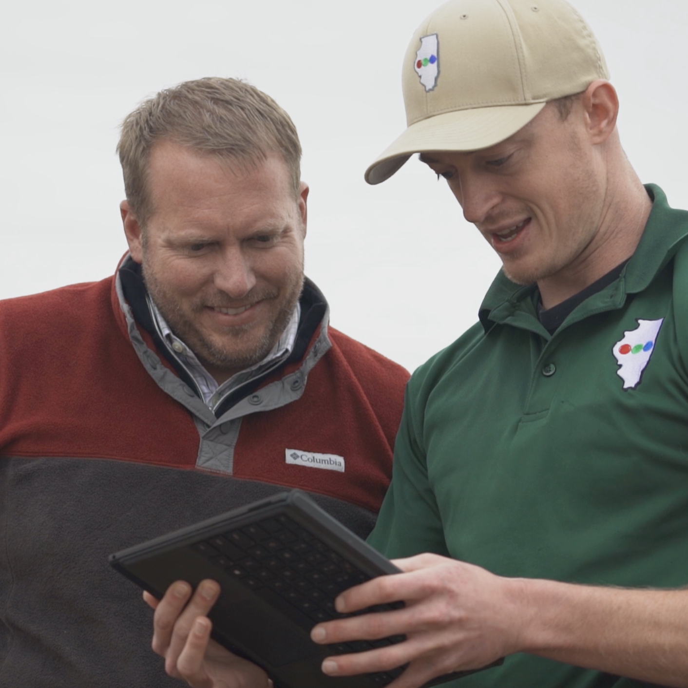 精确保护专家Clay Bess和参与PCM的农民Curt Elmore审查了Curt Fieldprint平台的结果＂itemprop=